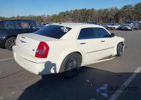 2010 Chrysler 300 Touring/Signature Series/Executive Series z USA, uszkodzony, nr VIN 2C3CA5CV5AH284015